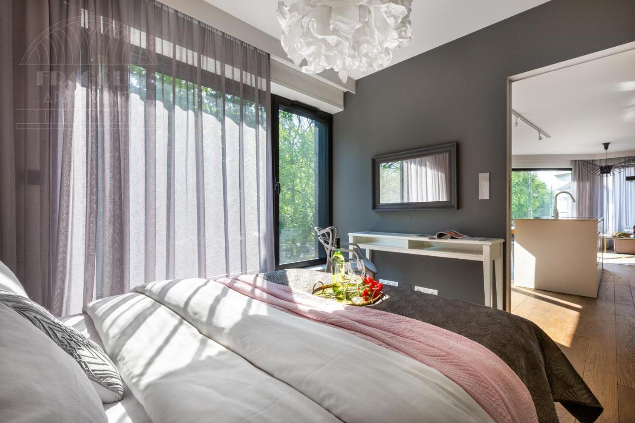Modern View Of Planty Park Apartment Krakow Exterior photo