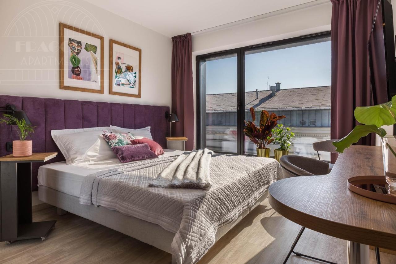 Modern View Of Planty Park Apartment Krakow Exterior photo