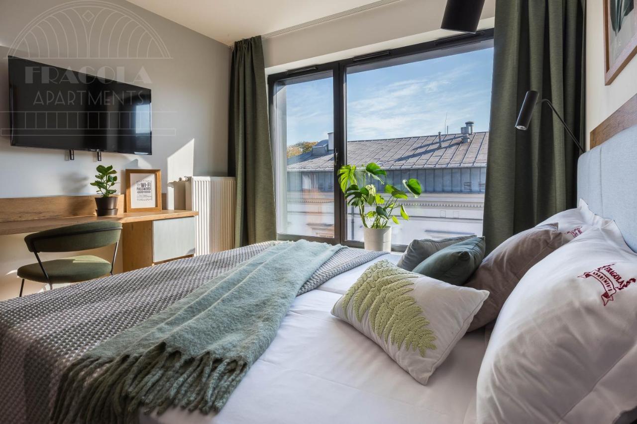 Modern View Of Planty Park Apartment Krakow Exterior photo