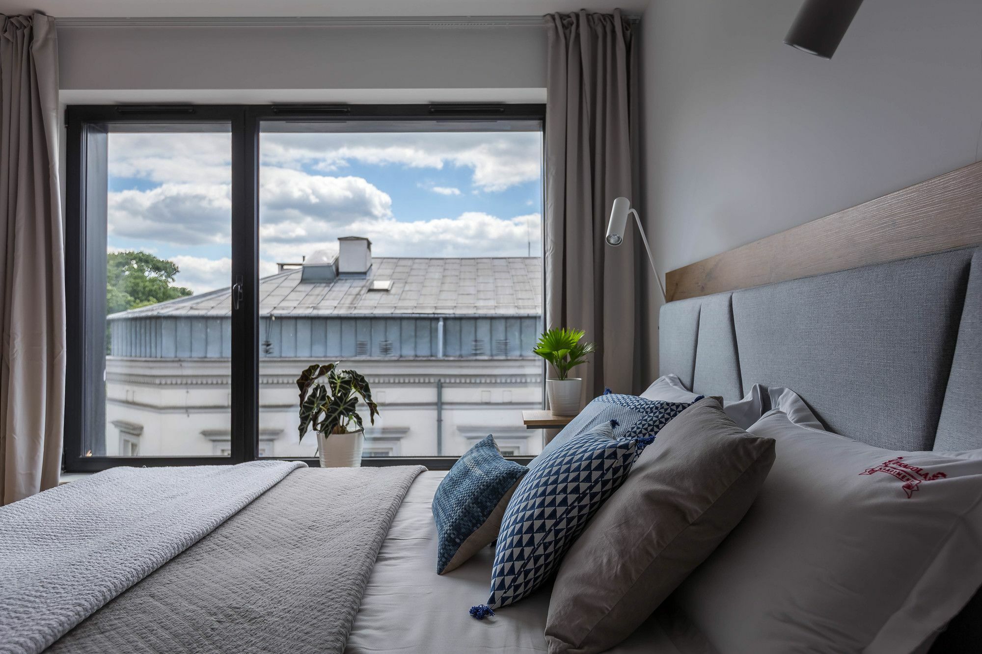 Modern View Of Planty Park Apartment Krakow Exterior photo