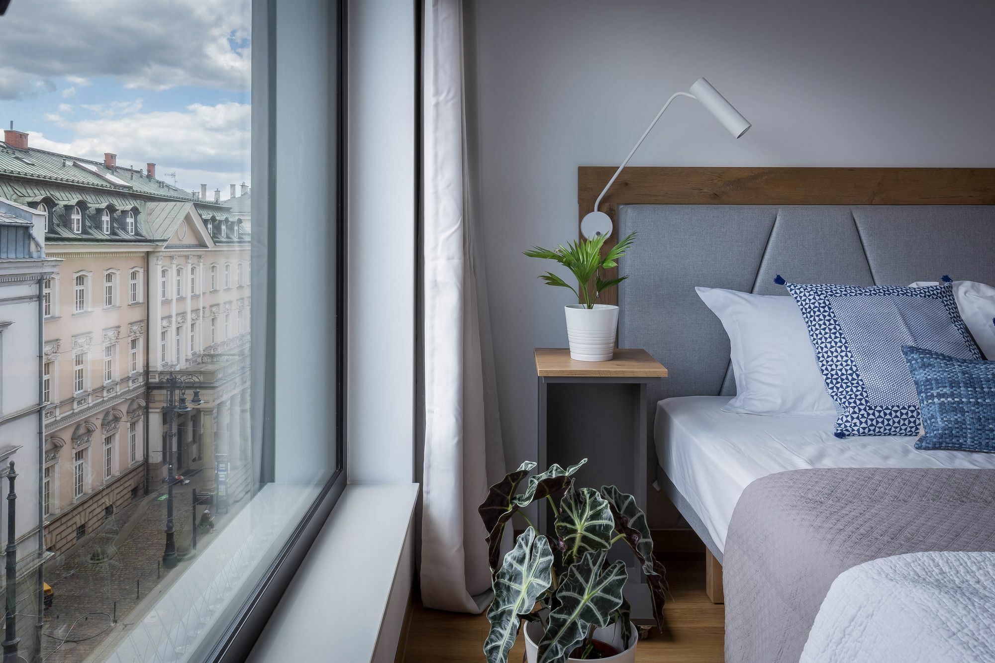 Modern View Of Planty Park Apartment Krakow Exterior photo