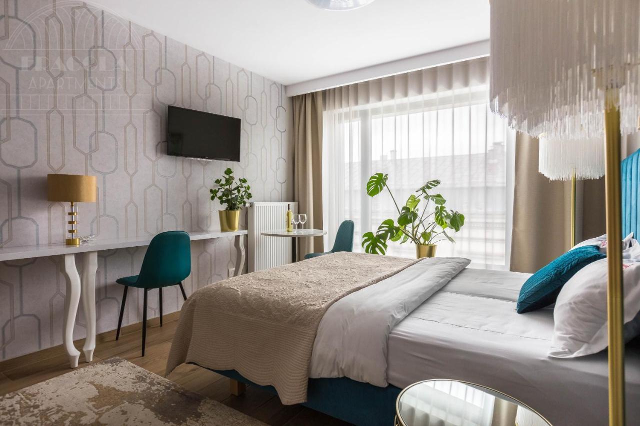 Modern View Of Planty Park Apartment Krakow Exterior photo